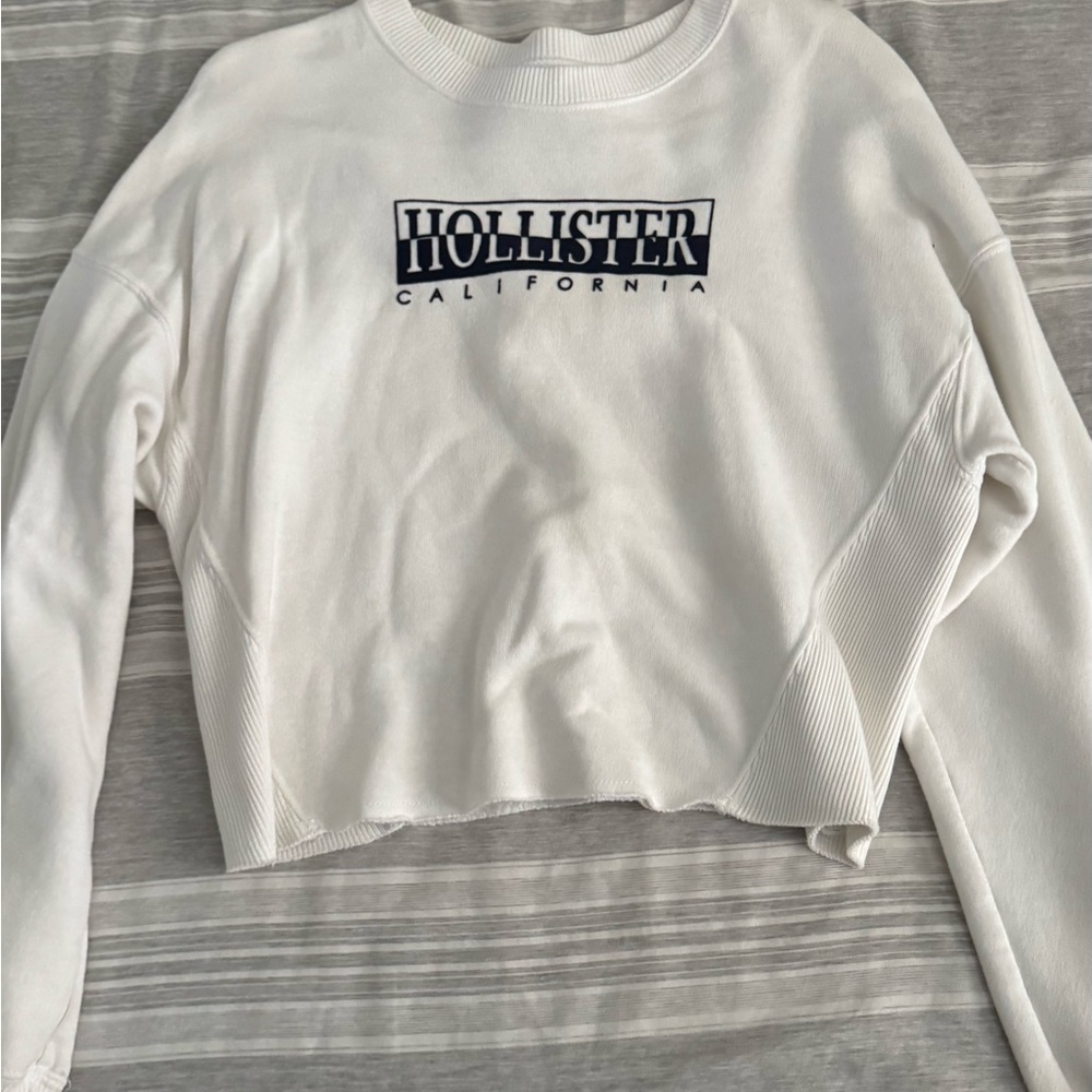 Hollister White Cropped Sweatshirt